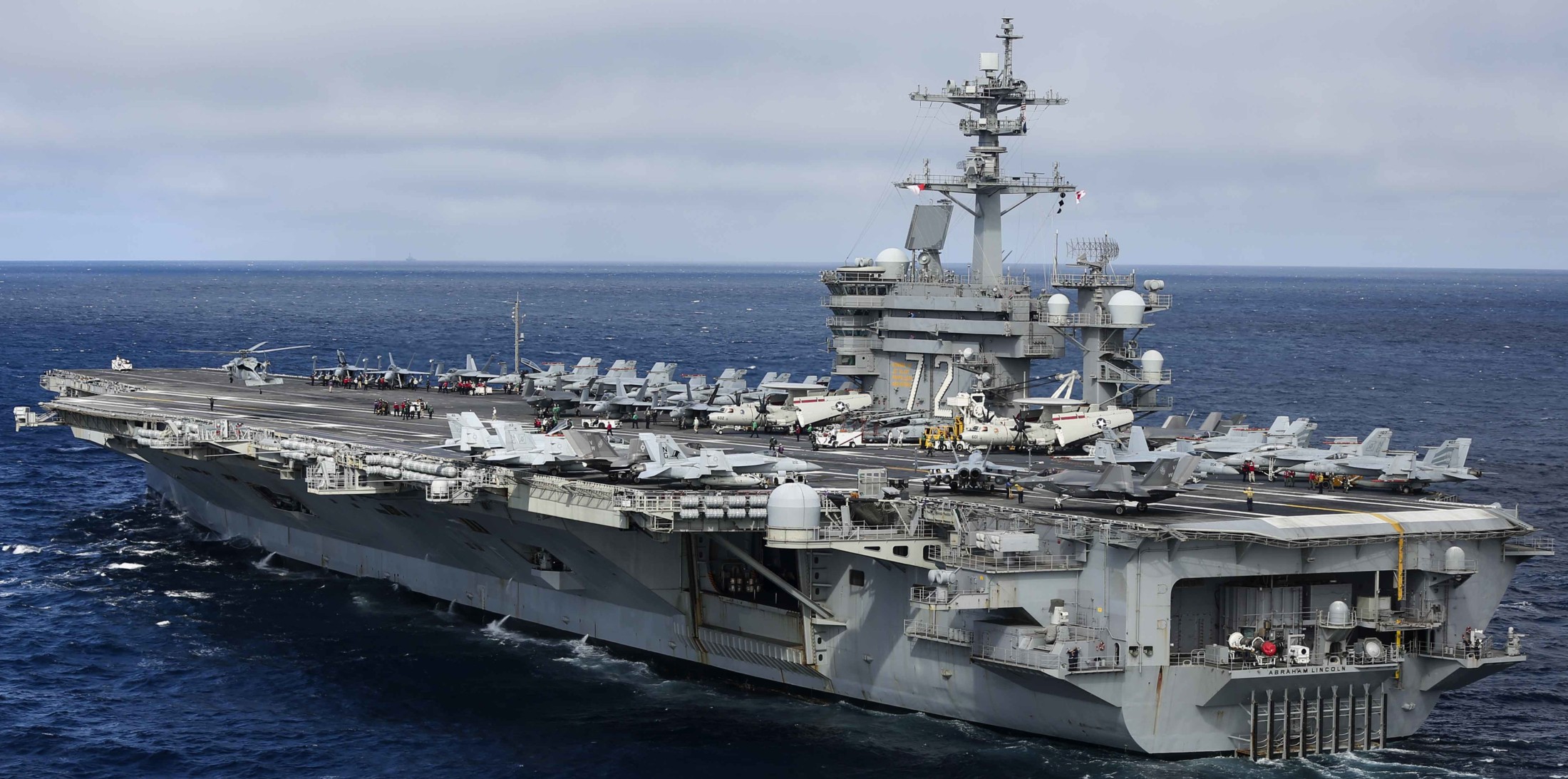 Porta-aviões USS Abraham Lincoln: Evolução e Tecnologias Navais Avançadas