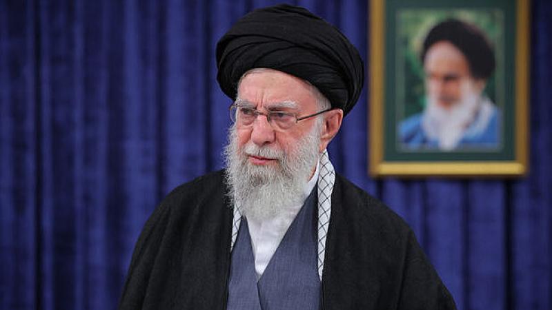 Ali Khamenei: Líder Supremo do Irã e Influência Geopolítica